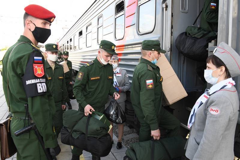 Первая группа московских призывников отправилась к месту службы - tvc.ru - Москва