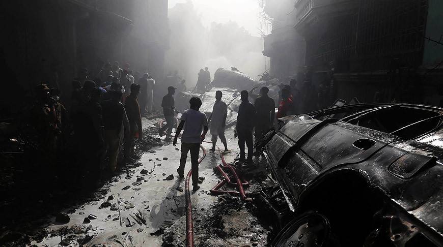 Власти Пакистана подтвердили гибель 97 человек в авиакатастрофе возле Карачи - belta.by - Минск - Пакистан - Карачи - Лахор