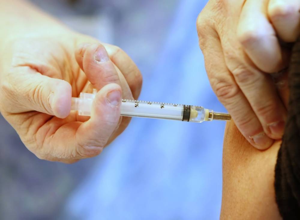 Сенаторы хотят запретить пускать детей без прививок в школы и детские сады - bloknot.ru