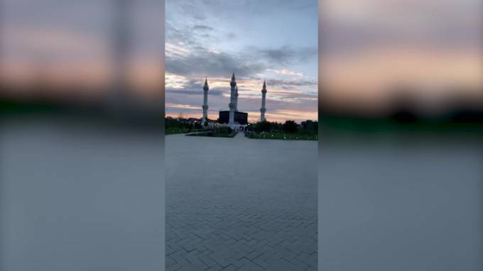 Рамзан Кадыров - Кадыров поздравил мусульман с наступлением Ураза-байрама - piter.tv - Россия - республика Чечня
