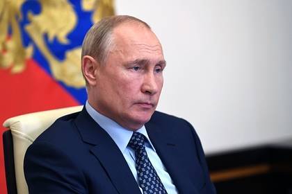 Владимир Путин - Дипломаты призвали Bloomberg извиниться за дезинформацию о рейтинге Путина - lenta.ru - Россия - Сша