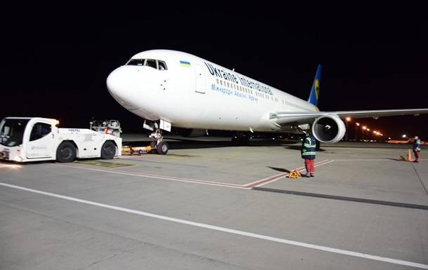 В Украину авиарейсами эвакуировали почти 1300 человек за сутки - korrespondent.net - Украина - Эстония - Германия - Киев - Голландия - Амстердам - Сербия - Таллин - Белград - Борисполь - Хорватия - Барбадос