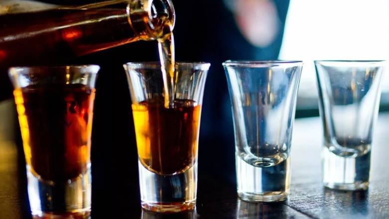 Роспотребнадзор призвал сократить употребление крепкого алкоголя во время пандемии - newizv.ru