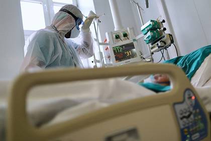 Число смертей от коронавируса в России достигло недельного минимума - lenta.ru - Россия