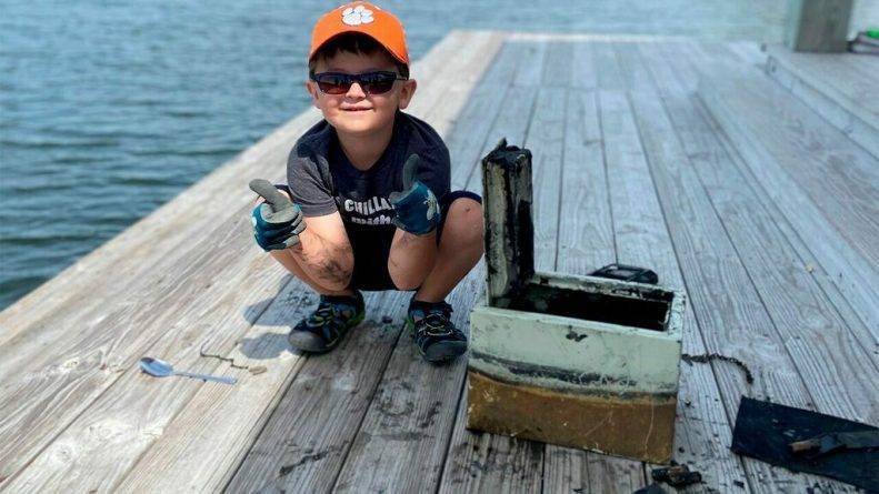 Шестилетний мальчик выловил со дна озера сейф и помог раскрыть преступление десятилетней давности - usa.one - Сша - штат Южная Каролина
