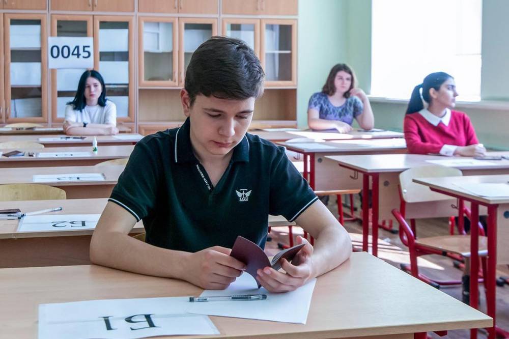 Школьникам выделили два дня на ЕГЭ по русскому языку - vm.ru