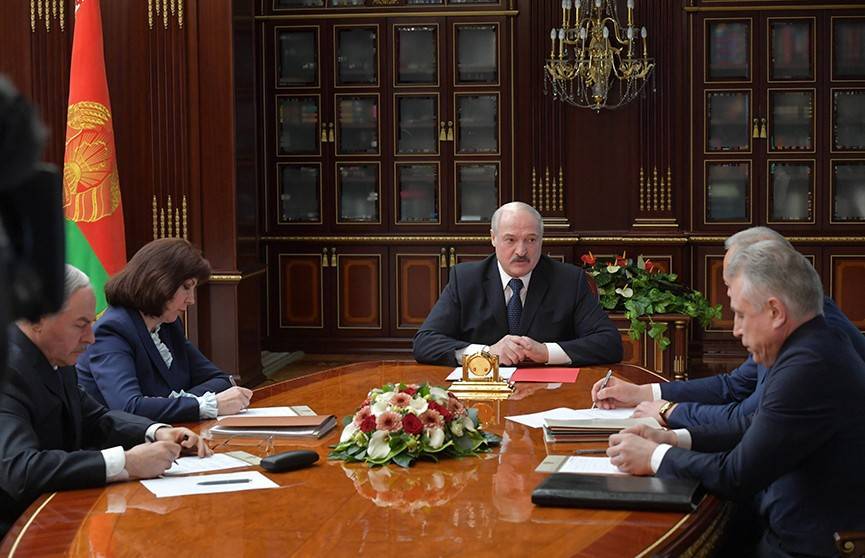 Александр Лукашенко - Экономика, коронавирус, выборы: Лукашенко провел совещание по актуальным социально-экономическим и политическим вопросам - ont.by - Белоруссия