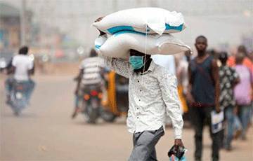 Мухаммад Бухари - Президент Нигерии заявил, что у страны нет денег на импорт продуктов питания - charter97.org - Нигерия