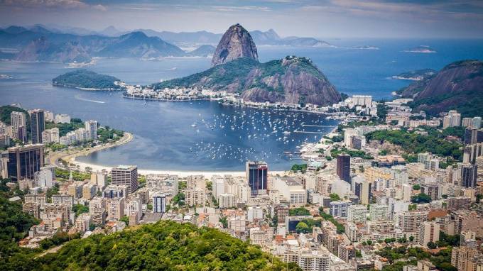 Джонс Хопкинс - Бразилия вышла на первое место по росту смертей от коронавируса - piter.tv - Сша - Бразилия