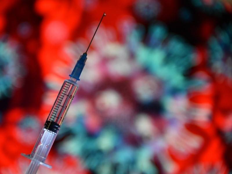 Ринат Максютов - 29 июня станут доступны первые данные о безопасности российских вакцин от COVID-19 - sobesednik.ru - Россия - Минздрав