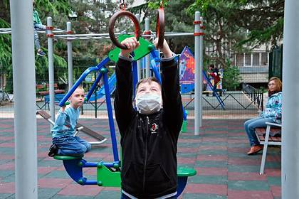 Раскрыта опасность медицинских масок для детей - lenta.ru - Япония