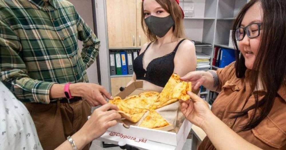 В Якутске стриптизерши начали доставлять пиццу клиентам - ren.tv - республика Саха - Якутск