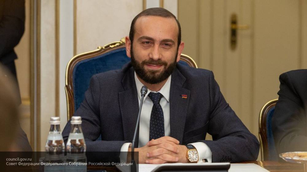 Арарат Мирзоян - Спикер парламента Армении вынес предупреждение депутату Петросяну за отсутствие маски - nation-news.ru - Армения