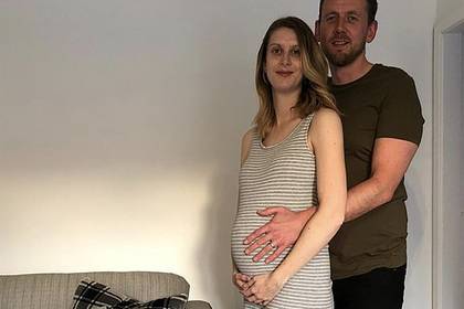 Страдавшая от бесплодия женщина забеременела тройней в самоизоляции - lenta.ru - Англия