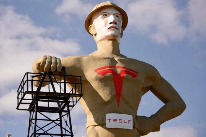 Илон Маск - Илона Маска - В Оклахоме трансформировали 22-метровую статую в Илона Макса, чтобы убедить его построить там завод Tesla - usa.one - Сша - штат Оклахома - Талс