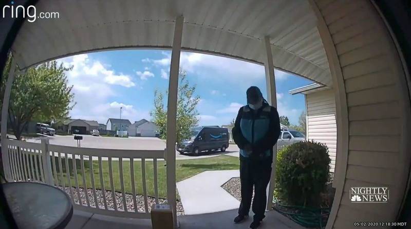 Видео, на котором курьер Amazon на крыльце дома молится за ребенка незнакомцев, стало вирусным - usa.one - штат Айдахо