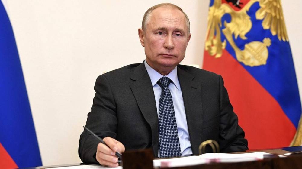 Владимир Путин - Путин бросил ручку на стол в ходе совещания по пожарам - riafan.ru - Россия - Москва