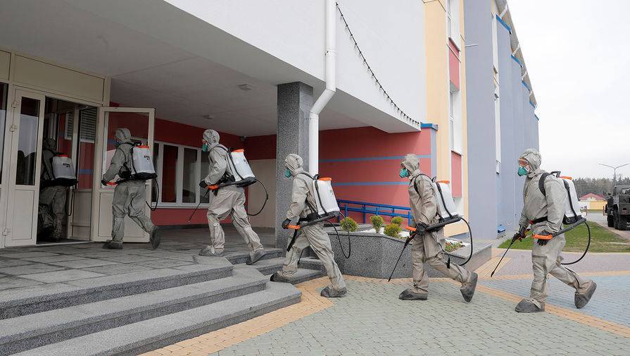Из-за коронавируса в России продезинфицировало более 2 тысяч медучреждений - gazeta.ru - Россия