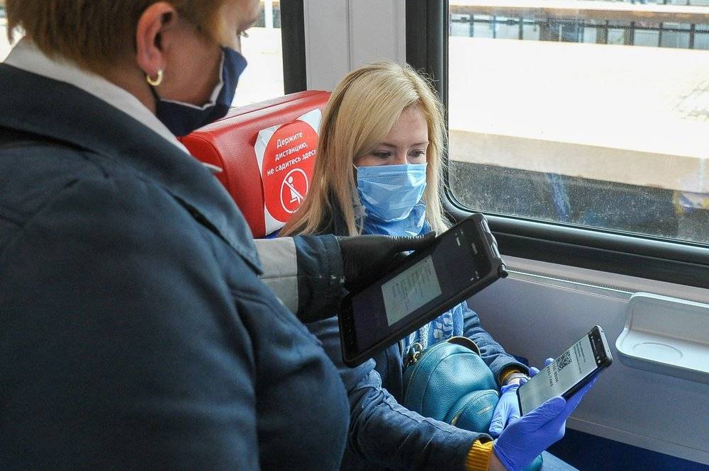 Около 700 тысяч пассажиров столичного транспорта проверили на наличие пропусков - vm.ru - Москва