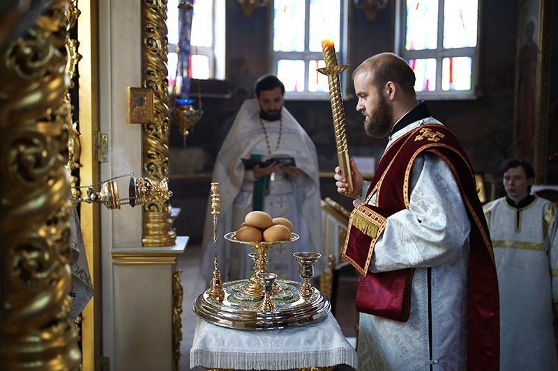 Храмы в России возобновляют богослужения - tvc.ru - Россия - Псковская обл. - Псков