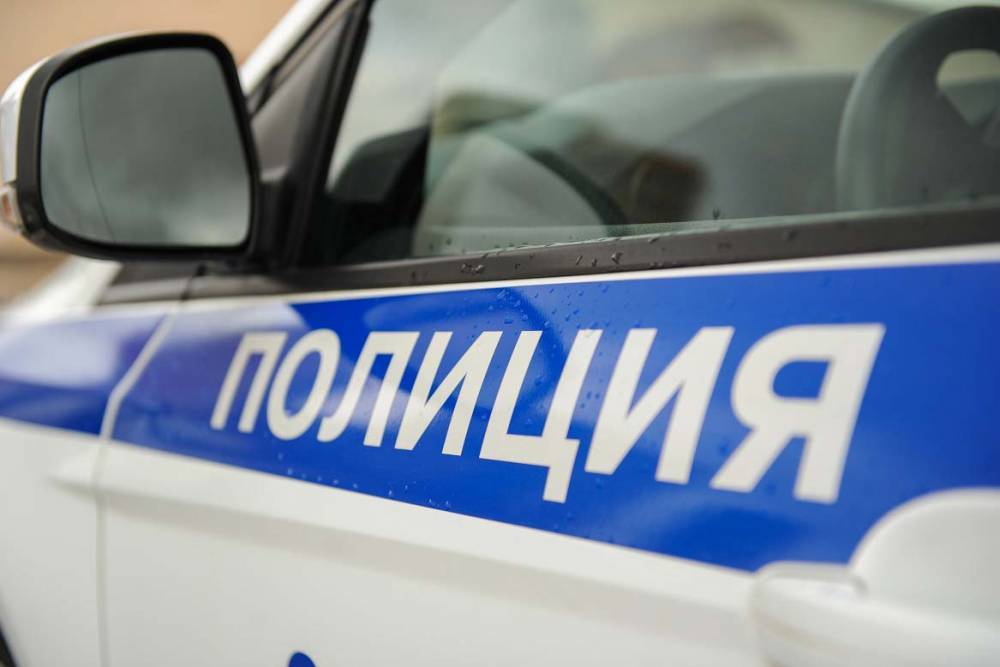 Полиция Москвы задержала 13 нарушителей самоизоляции за отдых на крыше банка - vm.ru - Москва
