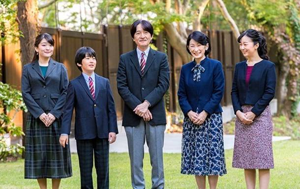 Японский принц шил защитные костюмы для медиков - korrespondent.net - Япония
