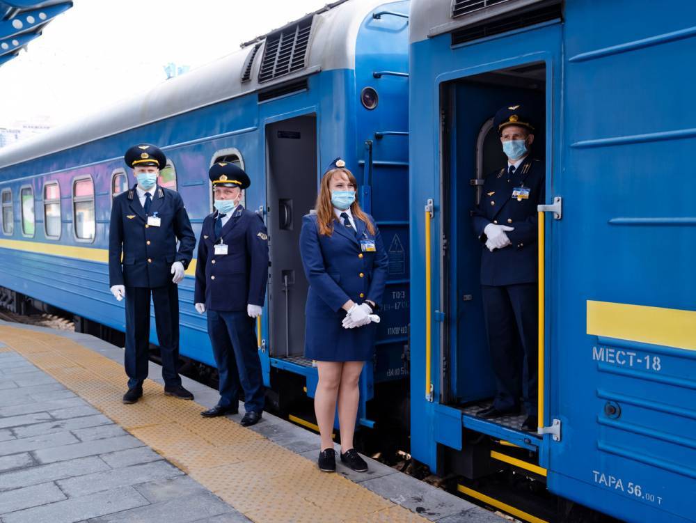 За три дня украинцы купили 21 тыс. билетов на поезда – Мининфраструктуры - gordonua.com - Украина