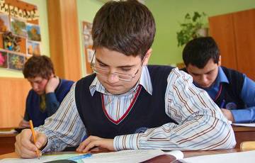 Белорусские родители раскритиковали предложения Минобразования по переносу экзаменов - charter97.org