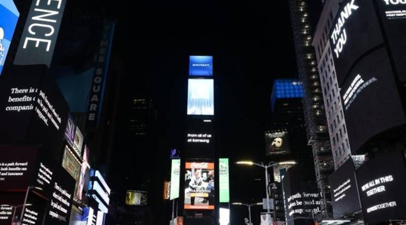 Эндрю Куомо - «Нью-Йорку нужна помощь»: Таймс-сквер погрузилась во тьму, чтобы «передать послание» Трампу - usa.one - Нью-Йорк - Нью-Йорк