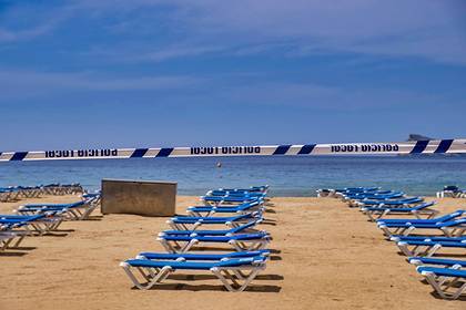 Популярные курорты нашли способы контролировать туристов на пляжах при пандемии - lenta.ru - Испания