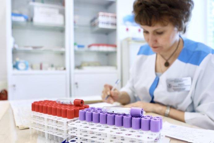Более 6,5 тысячи строителей сдали тест на коронавирус в Подмосковье - vm.ru - Московская обл.