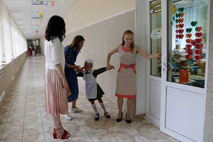 Украина согласилась закрыть часть школ и уволить лишних учителей ради денег МВФ - lenta.ru - Украина