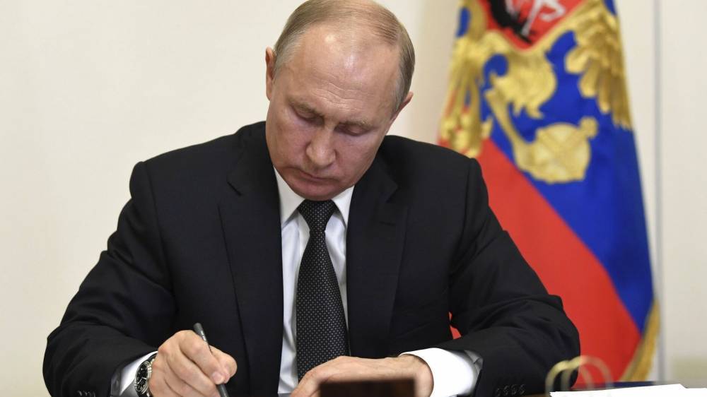 Владимир Путин - Путин объявил 24 июня выходным днем - riafan.ru - Россия - Москва