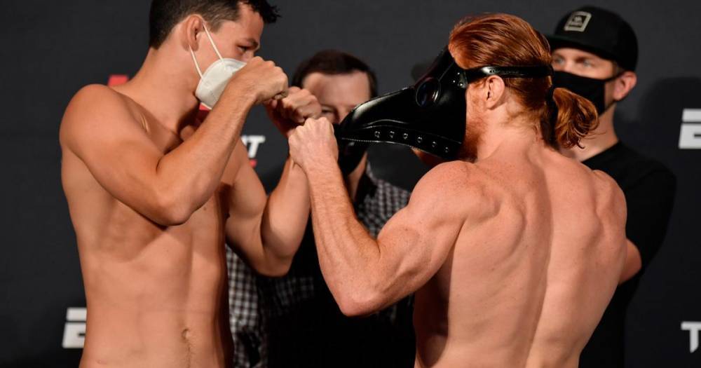 Вильям Куарантилло - Боец UFC явился на дуэль взглядов в маске "чумного доктора" - ren.tv - Сша