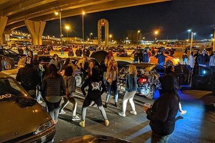 Устроившими дрифт с кальяном и музыкой россиянами заинтересовались власти - lenta.ru - Санкт-Петербург