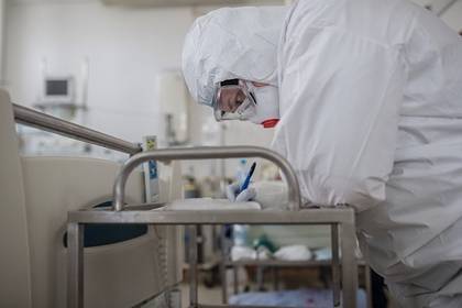 У женщины повторно выявили коронавирус после двух недель самоизоляции - lenta.ru - Япония