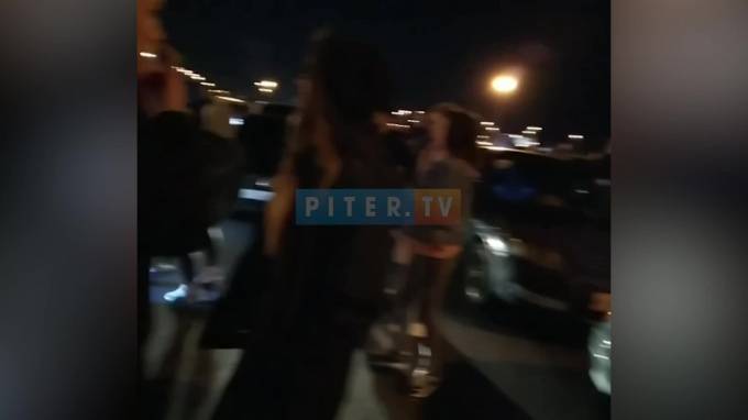 Власти Петербурга изучат видеоролики о вечеринке на Крестовском острове - piter.tv - Санкт-Петербург