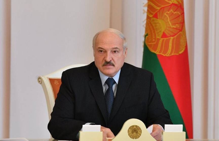 Александр Лукашенко - Лукашенко о важности проведения парада в День Победы: Они умирали ради нас - ont.by - Белоруссия