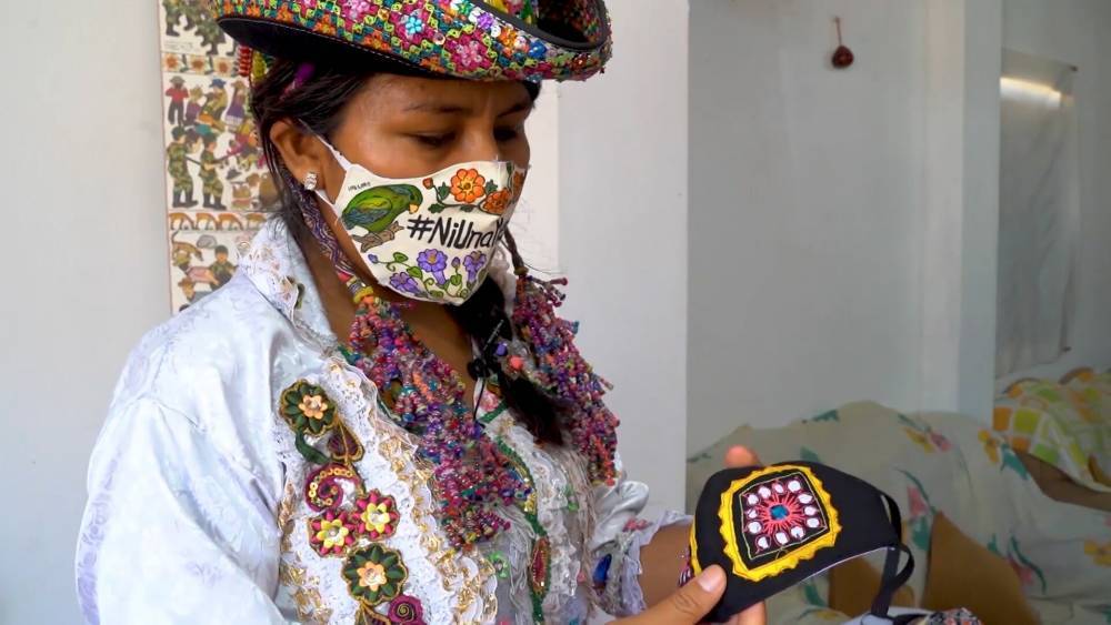 Защитные маски с этническими принтами шьют в Лиме. - riafan.ru - Лима - Перу