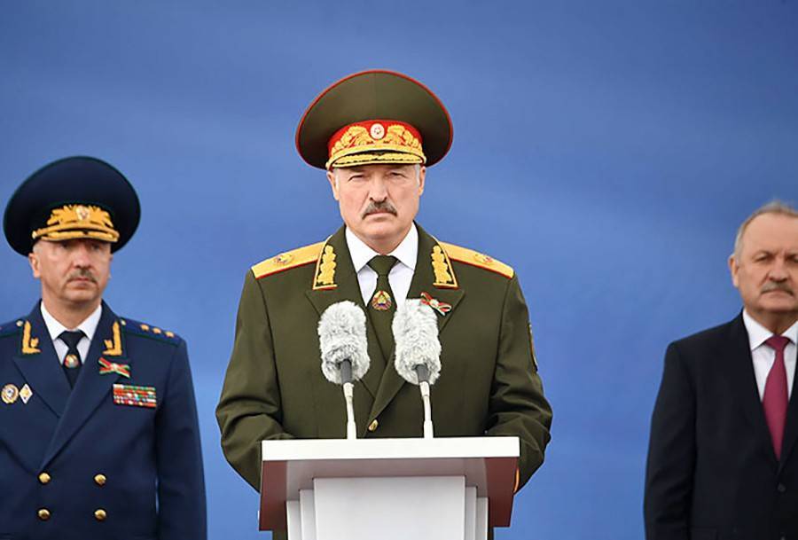 Александр Лукашенко - Лукашенко не будет отменять Парад Победы из-за коронавируса - tvc.ru - Белоруссия
