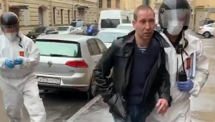 Напавший на петербургских врачей пьяный мужчина попал на видео - vesti.ru - Санкт-Петербург - район Центральный, Санкт-Петербург