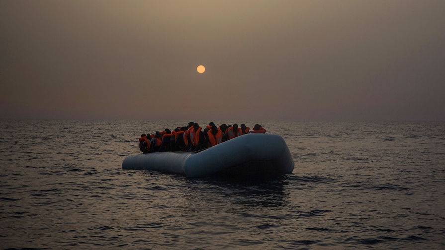 Три лодки с мигрантами перехватили пограничники в Британии - gazeta.ru - Англия
