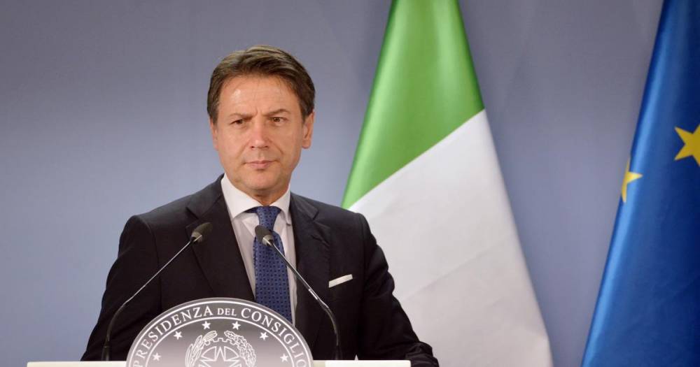 Джузеппе Конт - Премьер Италии призвал граждан продолжать защищаться от COVID-19 - ren.tv - Италия