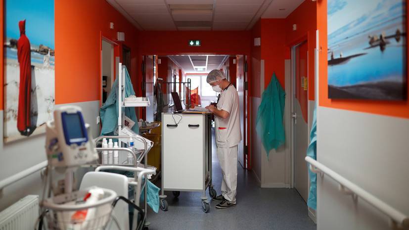 Во Франции за сутки скончались 135 человек с коронавирусом - russian.rt.com - Франция