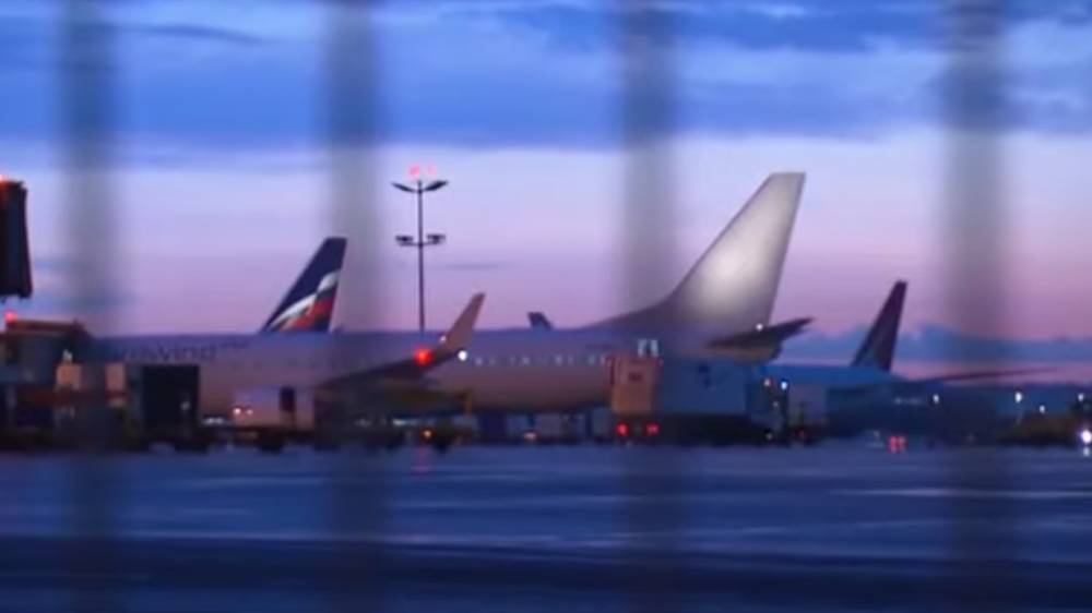 Хвост Boeing-777 загорелся после посадки в аэропорту Шереметьево - riafan.ru - Москва