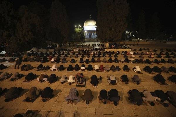 Сотни тысяч мусульман пришли в мечети в Саудовской Аравии и Иерусалиме - eadaily.com - Саудовская Аравия - Иерусалим