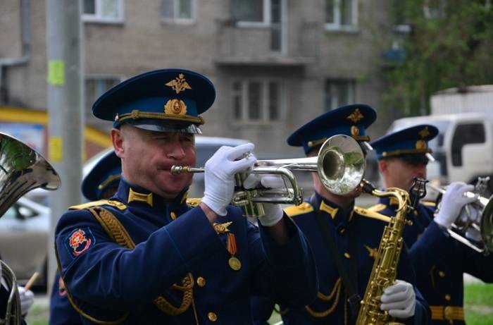 Военные провели онлайн-парад для кемеровского ветерана - vm.ru - Кемеровская обл.