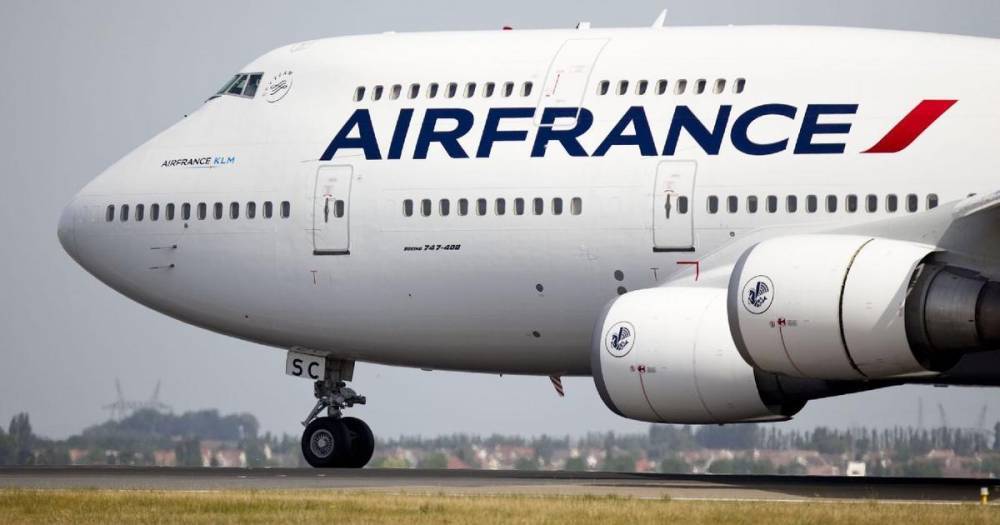 Air France отменит питание на рейсах по Европе и обяжет носить маски - ren.tv - Франция
