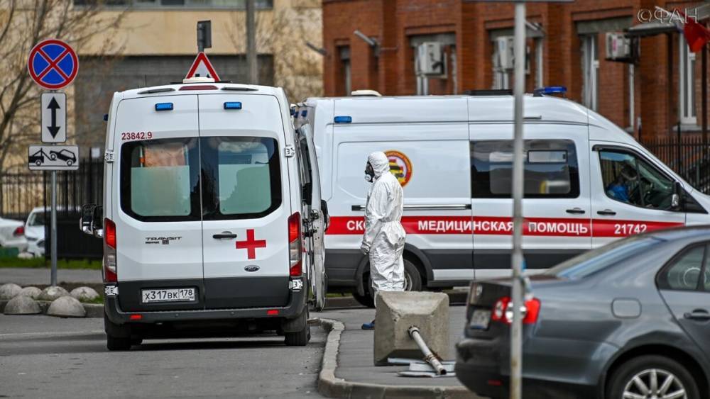 Оперштаб сообщил о смерти 52 пациентов с коронавирусом в Москве - riafan.ru - Россия - Москва