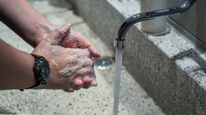 Тедрос Адан Гебрейесус - Глава ВОЗ назвал мытье рук лучшим средством защиты от коронавируса - piter.tv - Женева